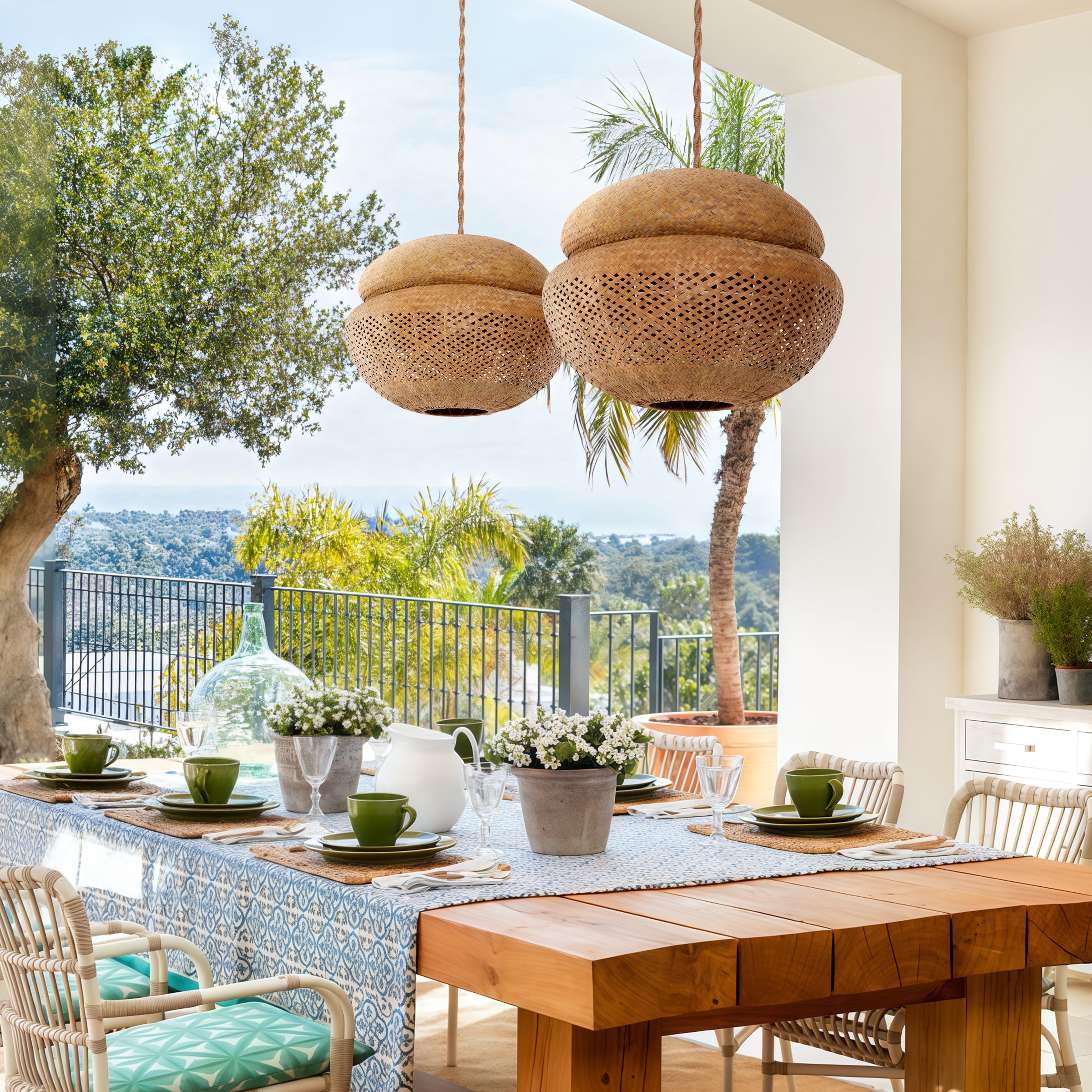 Handwoven Natural Bulrush Pendant Light - Eco-Friendly Bohemian Lighting for Living Room & Dining Area